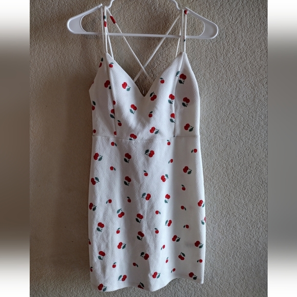 White Cherry Dress Size Large New - Picture 10 of 17